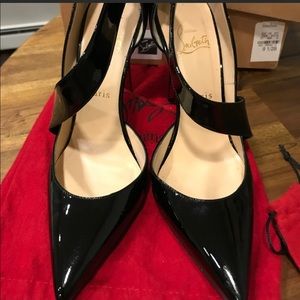 Barely worn, beautiful Christian Louboutin heels